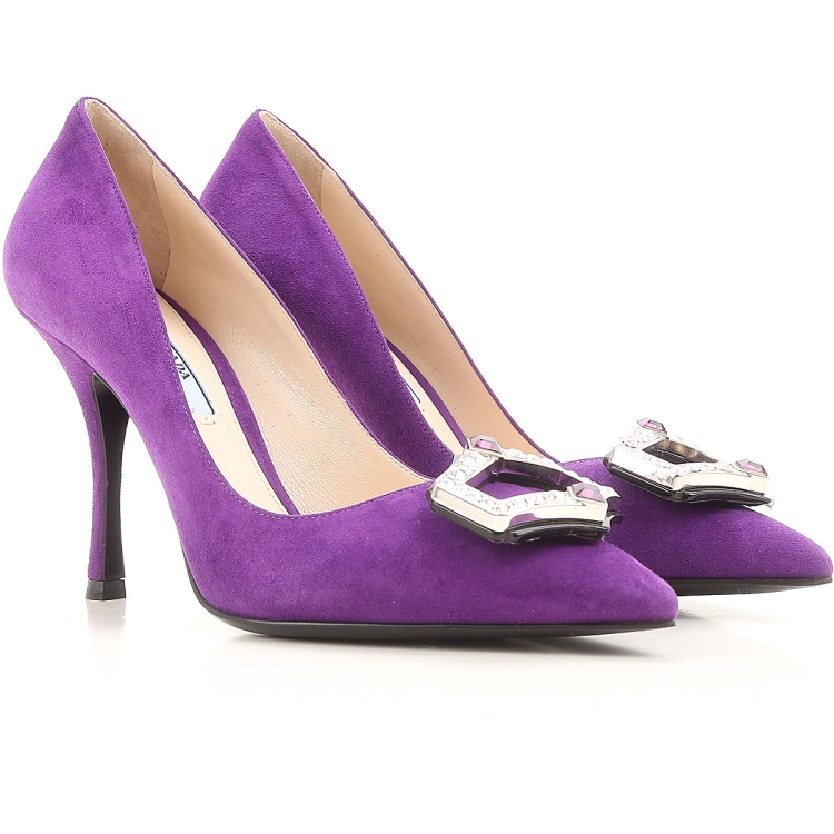 Яркие фиолетовые туфли