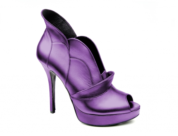 Фиолетовые туфли на танкетке