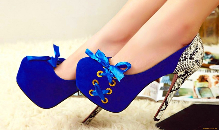 Самая красивая туфли синий