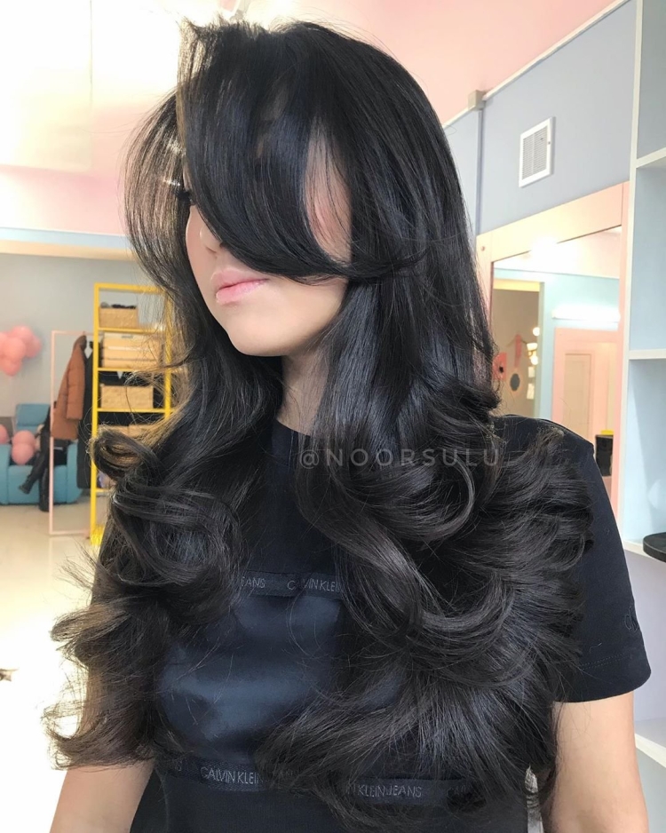 Ким Кардашиан длинные волосы