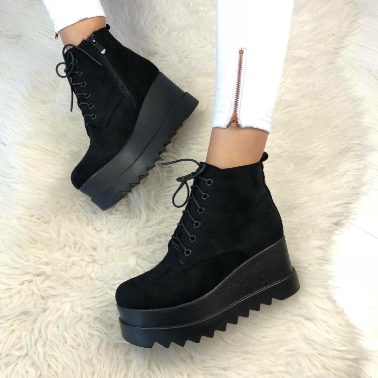 Ботинки на шнуровке чёрные мода