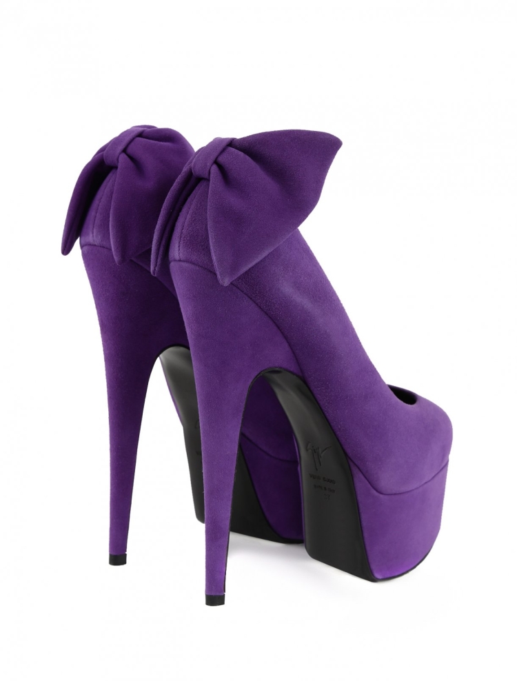 Фиолетовые блестящие туфли