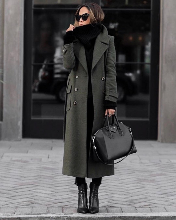 Черное приталенное пальто
