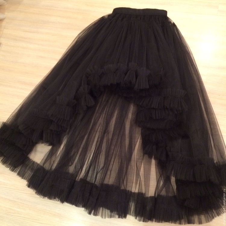 Черная пышная юбка со шлейфом для девочки