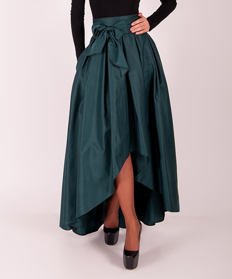 Зеленая юбка со шлейфом