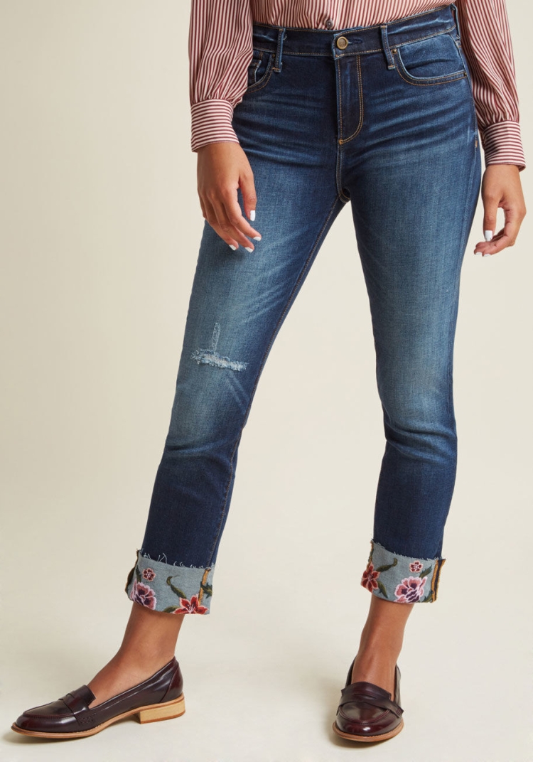 Узкие джинсы с подворотами женские
