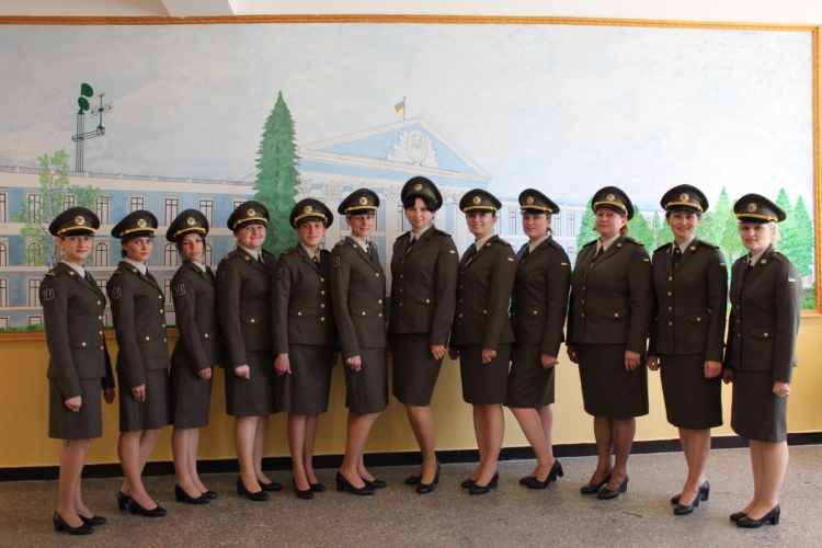 Елена Исинбаева в военной форме