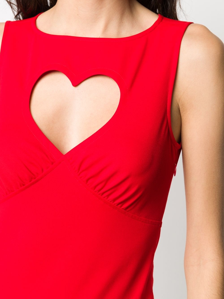 Платье с вырезом в форме сердца